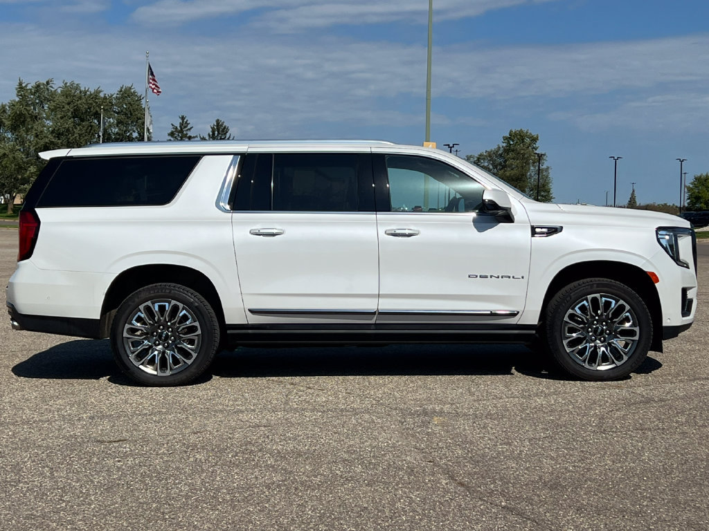 Used 2023 GMC Yukon XL Denali Ultimate AWD/4WD image 54