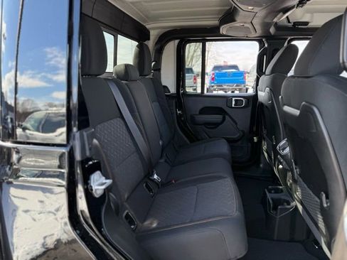 Used 2024 Jeep Gladiator Mojave w/ Convenience Group image 18