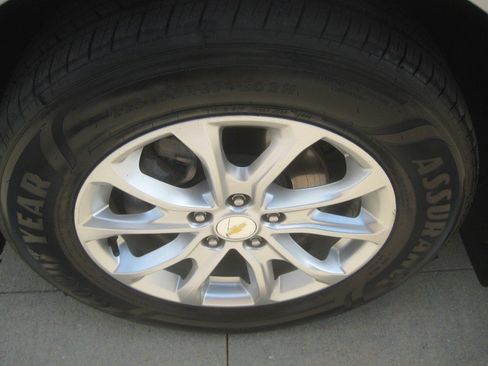 Used 2021 Chevrolet Equinox LT w/ LPO, Cargo Package AWD/4WD image 11