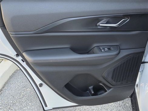 New 2025 Jeep Grand Cherokee Altitude image 32