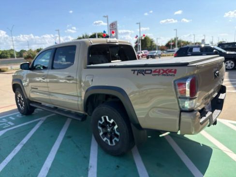 Used 2020 Toyota Tacoma TRD Off-Road w/ TRD Premium Off Road Package AWD/4WD image 11