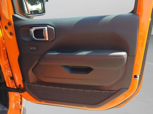 New 2025 Jeep Gladiator Rubicon image 32