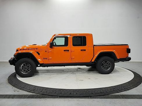 Used 2025 Jeep Gladiator Mojave AWD/4WD image 4