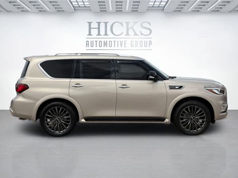 Used 2024 INFINITI QX80 Sensory AWD/4WD image 4