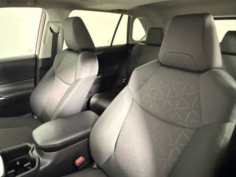 Used 2023 Toyota RAV4 XLE w/ Convenience Package image 30