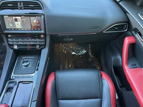 Used 2019 Jaguar F-PACE S image 30