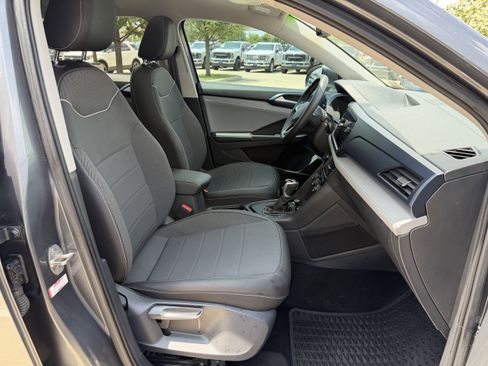 Used 2024 Volkswagen Taos SE w/ Panoramic Sunroof Package FWD image 32