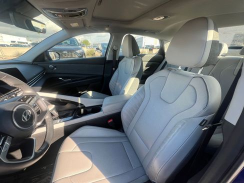 Used 2025 Hyundai Elantra Limited image 37