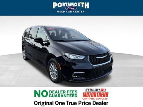 Used 2024 Chrysler Pacifica Touring-L image 25