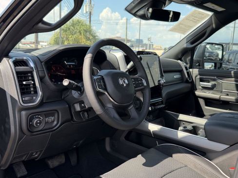 Used 2025 RAM 2500 Laramie AWD/4WD image 16