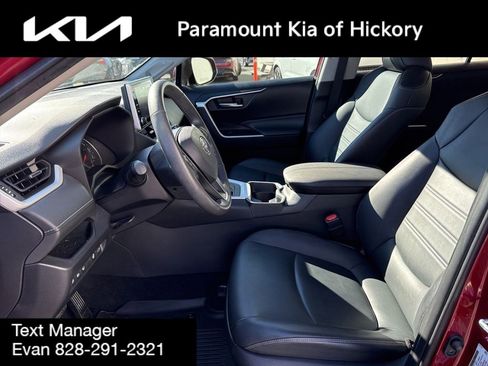 Used 2020 Toyota RAV4 XLE Premium image 21