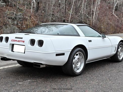 Used 1995 Chevrolet Corvette Coupe RWD image 8