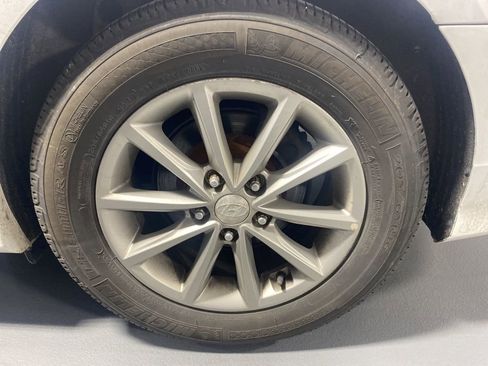 Used 2019 Hyundai Sonata SE image 16