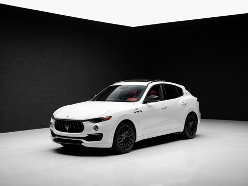 Used 2022 Maserati Levante GT AWD/4WD image 4