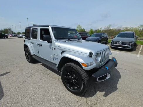 Used 2023 Jeep Wrangler Unlimited Sahara w/ Cold Weather Group AWD/4WD image 3