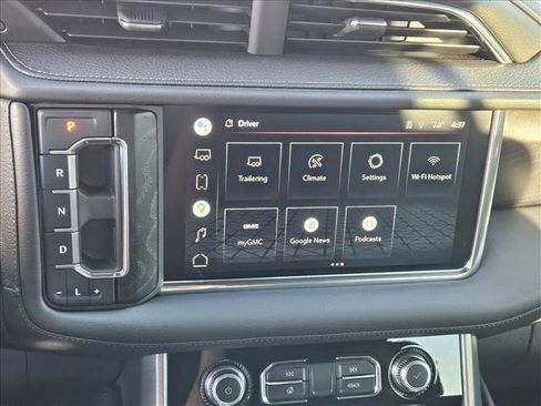 Used 2022 GMC Yukon Denali w/ Denali Premium Package image 13