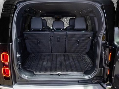 Used 2022 Land Rover Defender 110 S image 24