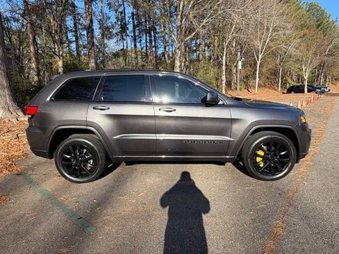 Used 2020 Jeep Grand Cherokee Altitude image 18