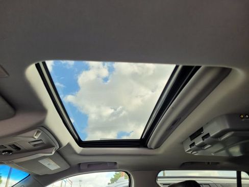 Used 2019 Cadillac Escalade Premium Luxury RWD image 25