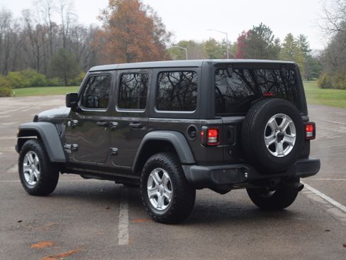 Used 2018 Jeep Wrangler Unlimited Sport S image 24