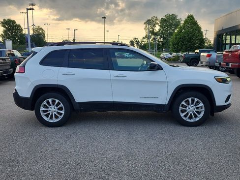 Used 2022 Jeep Cherokee Latitude Lux w/ Sun & Sound Group AWD/4WD image 8