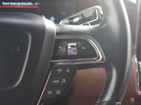 Used 2022 Lincoln Navigator Reserve AWD/4WD image 12