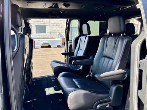 Used 2017 Dodge Grand Caravan GT FWD image 19