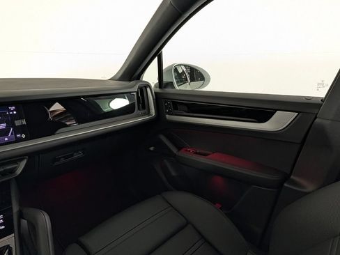 New 2026 Porsche Cayenne Coupe AWD/4WD image 23