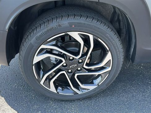 Used 2025 Chevrolet TrailBlazer RS w/ Convenience Package AWD/4WD image 9