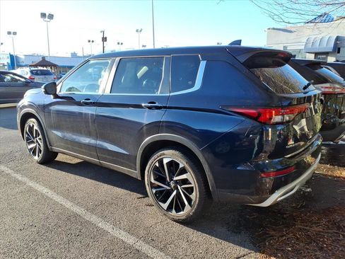 Used 2022 Mitsubishi Outlander SE image 3