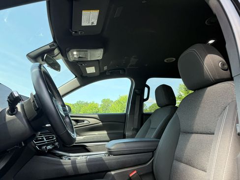Used 2024 Chevrolet Traverse LT FWD image 25