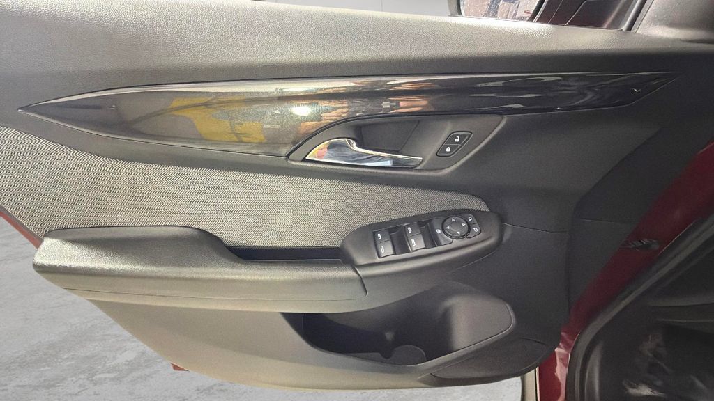 Used 2025 Chevrolet TrailBlazer LS w/ LS Convenience Package FWD image 24
