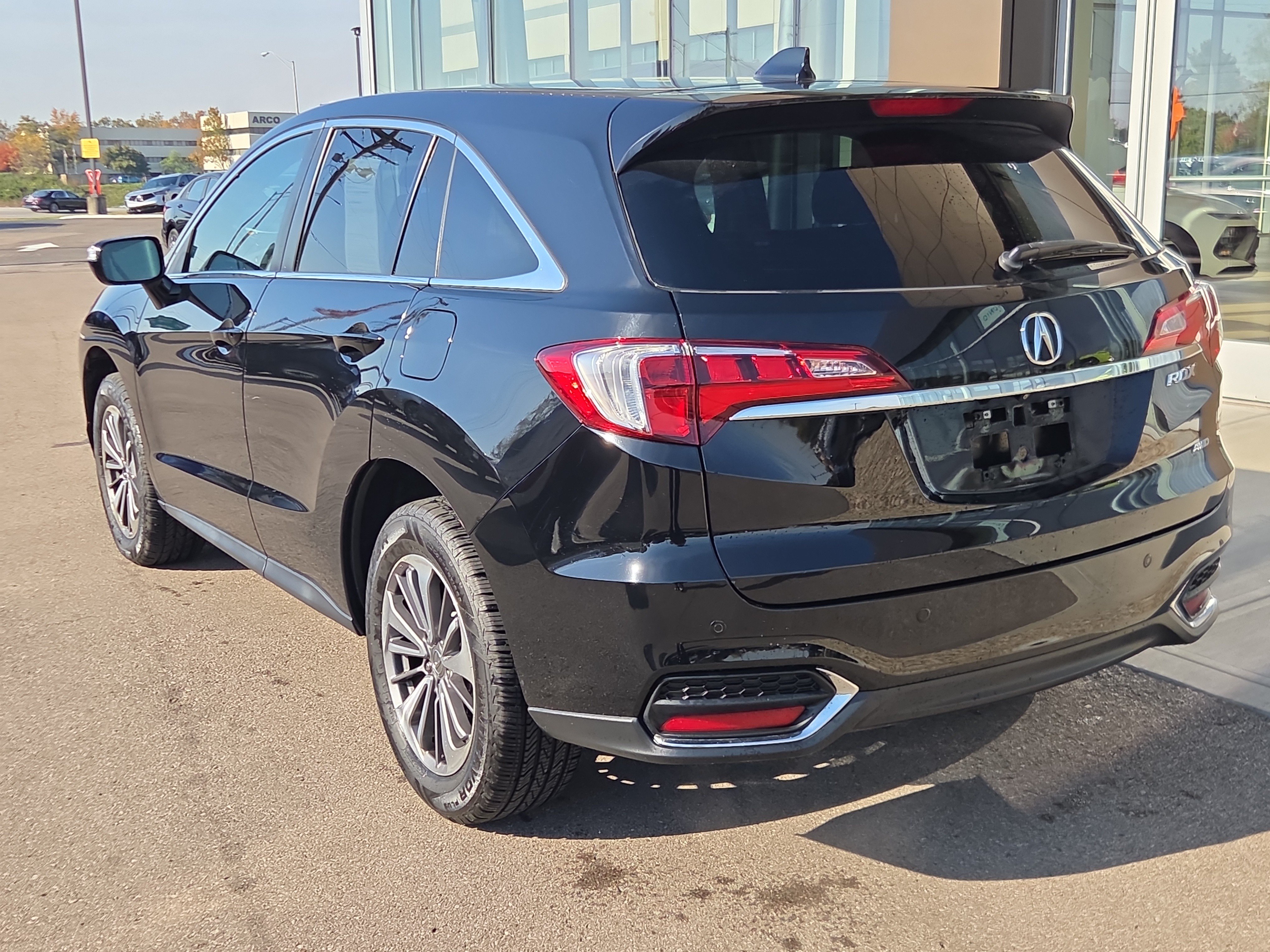 Used 2018 Acura RDX w/ Advance Package AWD/4WD image 3