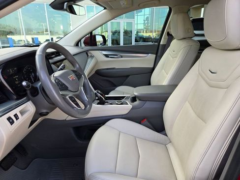 Used 2021 Cadillac XT5 Premium Luxury image 9