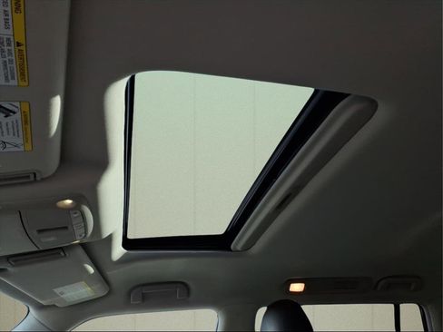 Used 2023 Nissan Armada SL w/ Captain's Chairs Package image 13