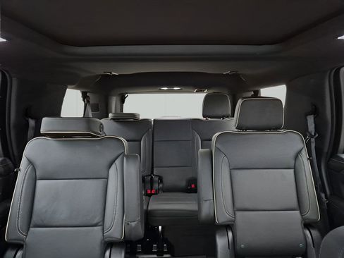 Used 2023 GMC Yukon SLT w/ SLT Premium Package image 42