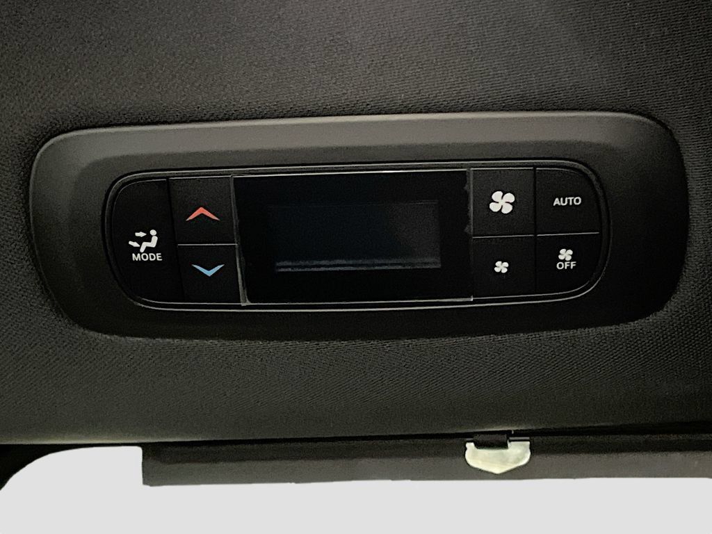 Used 2026 Chrysler Pacifica Select FWD image 24