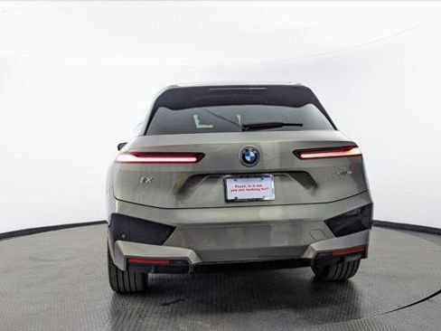 Used 2023 BMW iX xDrive50 w/ Sport Package AWD/4WD image 7