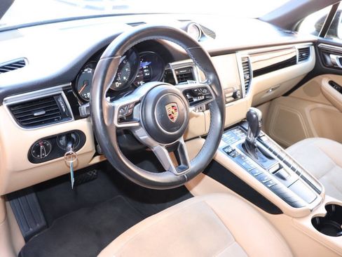 Used 2017 Porsche Macan AWD/4WD image 23