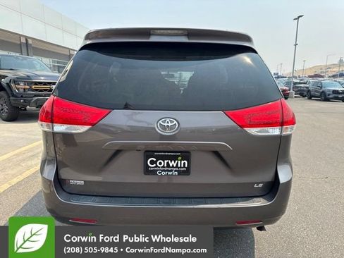 Used 2014 Toyota Sienna LE FWD image 5