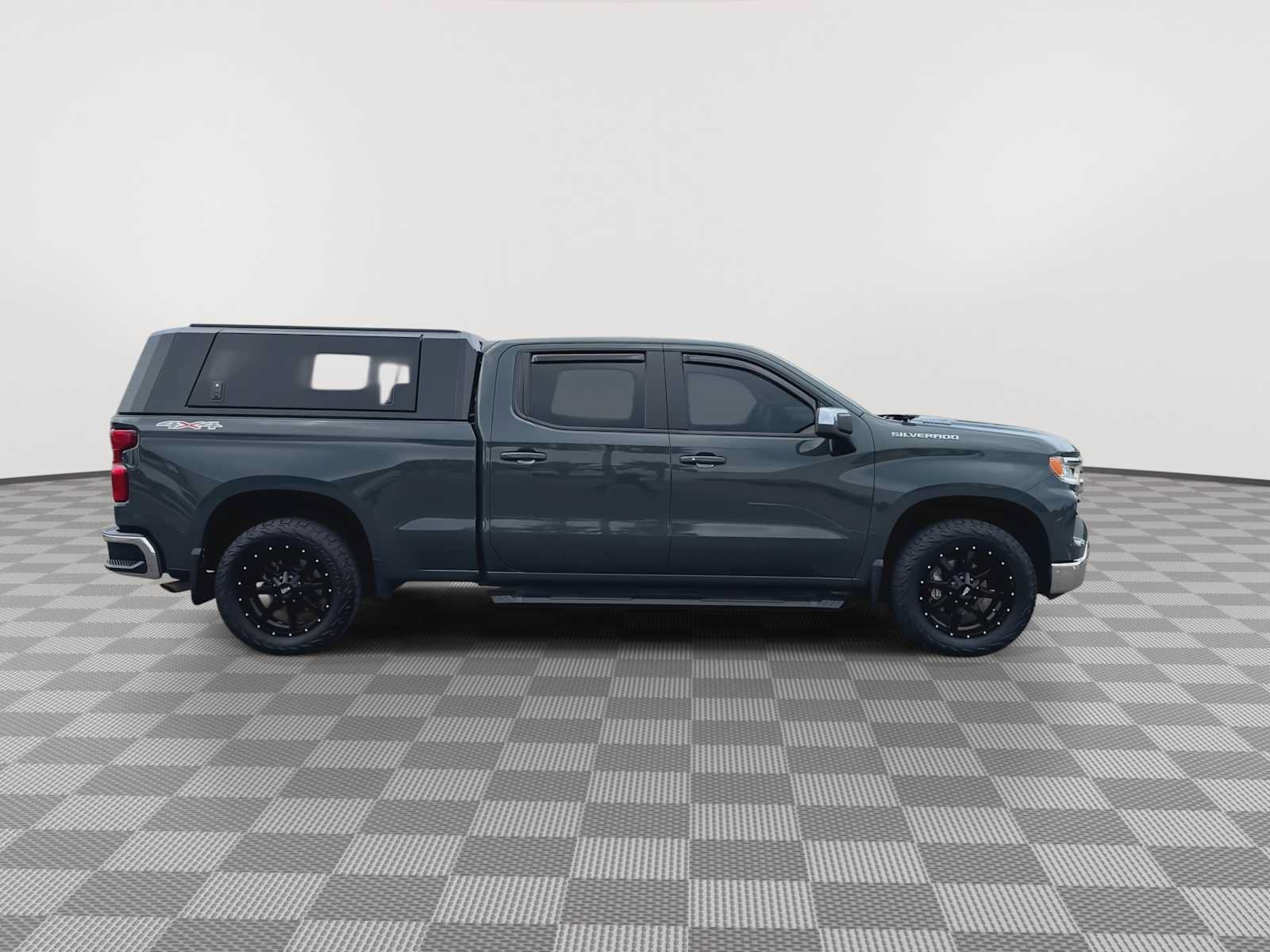 Used 2025 Chevrolet Silverado 1500 LT AWD/4WD image 9