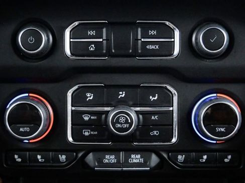 Used 2024 Chevrolet Tahoe High Country image 24