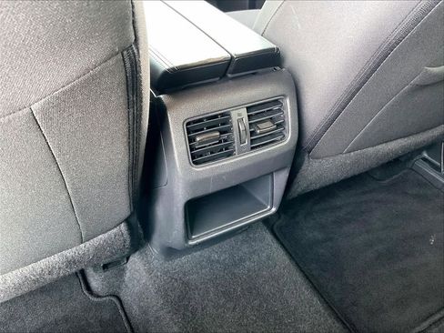 Used 2023 Nissan Rogue S image 25