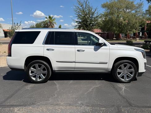 Used 2019 Cadillac Escalade Premium Luxury AWD/4WD image 6