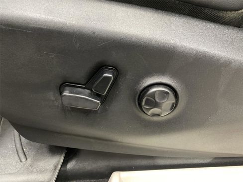 Used 2017 Chrysler Pacifica Touring-L FWD image 18