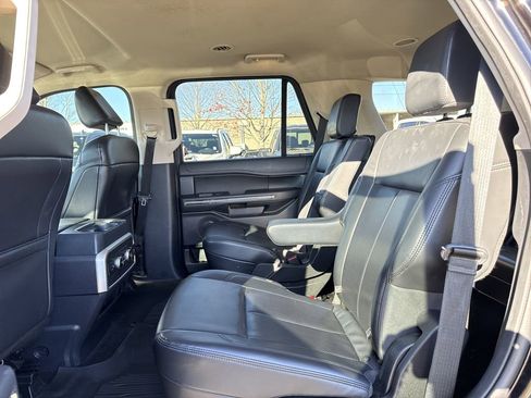 Used 2022 Ford Expedition XLT image 12
