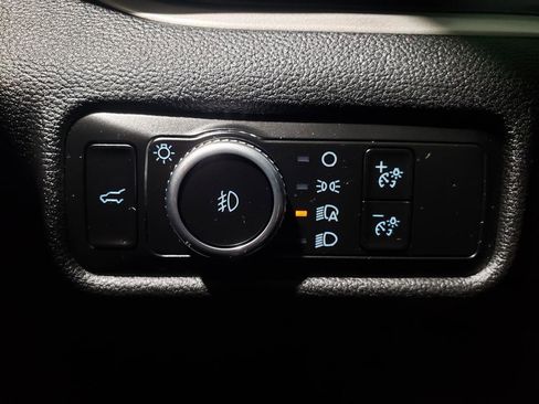 Used 2022 Ford Explorer XLT w/ Equipment Group 202A image 25