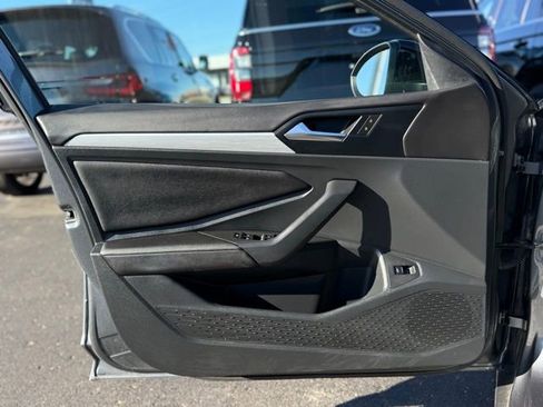 Used 2025 Volkswagen Jetta Sport image 11