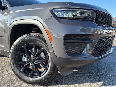 New 2025 Jeep Grand Cherokee Altitude image 2