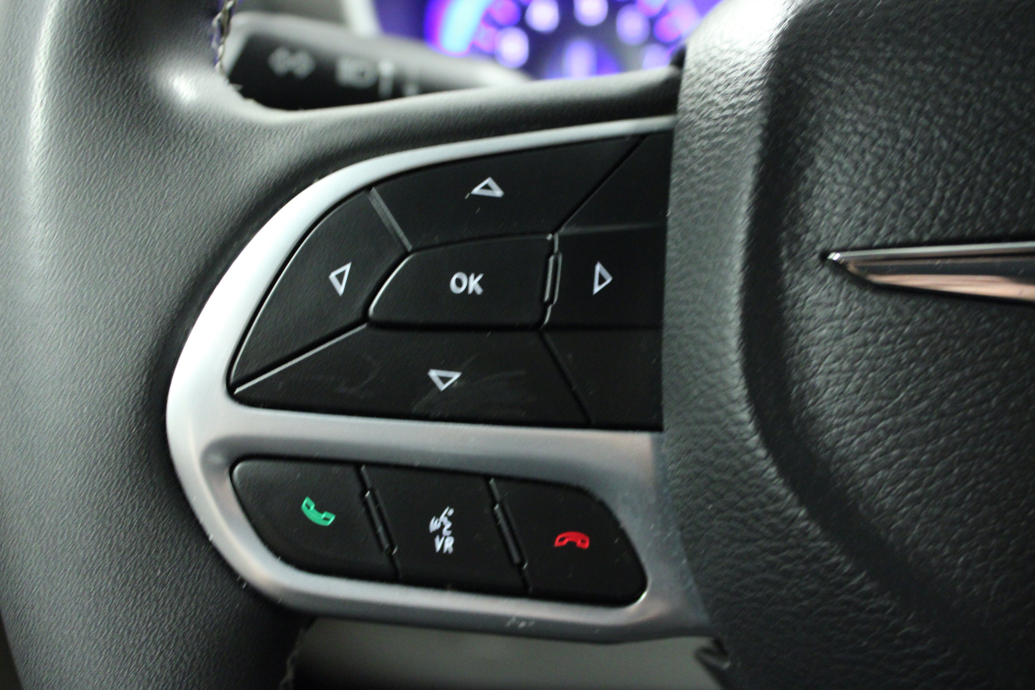 Used 2023 Chrysler Pacifica Touring-L FWD image 21